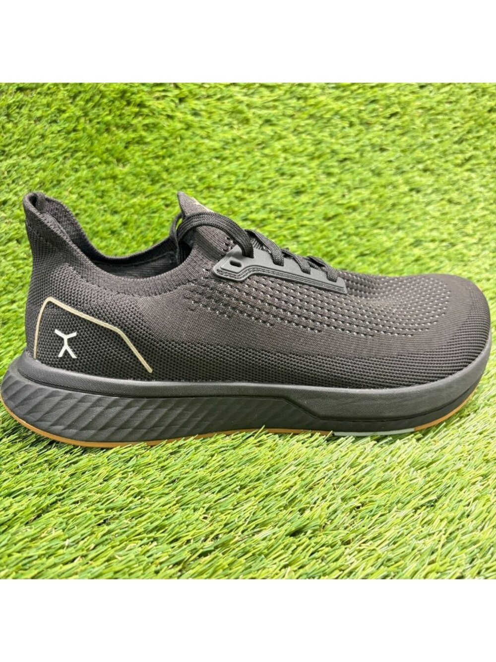 Flux Adapt Runner Black Gum Mens Size 9.5 Athletic Running Knit Shoes Sneakers
